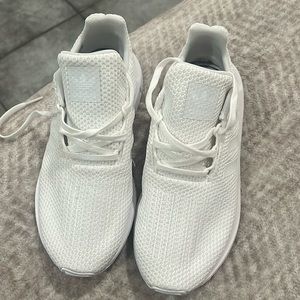 Kids size 3 swift runs